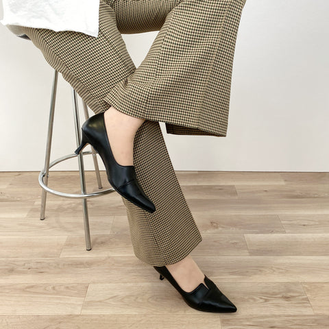 2025AWBI:ポインテッドトゥ 切替 パンプス(5154)ブラック/mamian(マミアン)