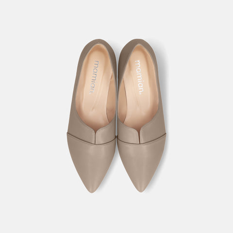 2025SSBI:ポインテッドトゥ フラット 切替ドレスシューズ(154)グレージュ/mamian(マミアン)