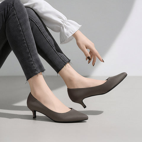 予約:2025AW:ポインテッドトゥ スエードパンプス(m55225)チャコールS/mamian(マミアン)