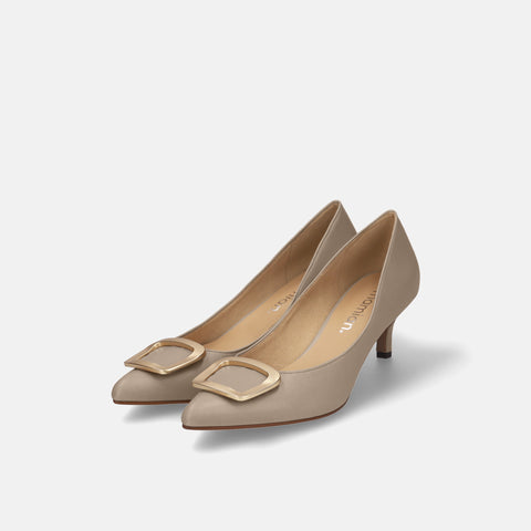 2025AW:ポインテッドトゥ バックル パンプス(m55224)グレージュ/mamian(マミアン)