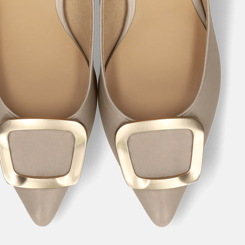 2025AW:ポインテッドトゥ バックル パンプス(m55224)グレージュ/mamian(マミアン)