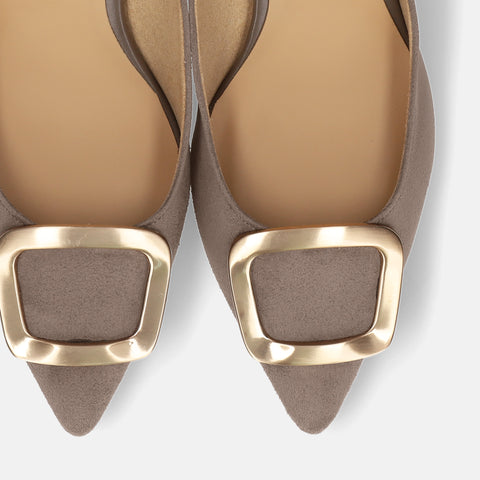 2025AW:ポインテッドトゥ バックル パンプス(m55224)グレージュS/mamian(マミアン)