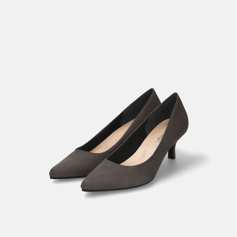 予約:2025AW:ポインテッドトゥ スエードパンプス(m55225)チャコールS/mamian(マミアン)