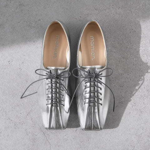 予約：2026SS：レースアップフラットシューズ（m10311）シルバー/mamian（マミアン）
