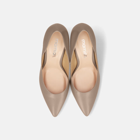 予約：2026SS：ポインテッドトゥ パンプス（m81001）グレージュ/mamian（マミアン）